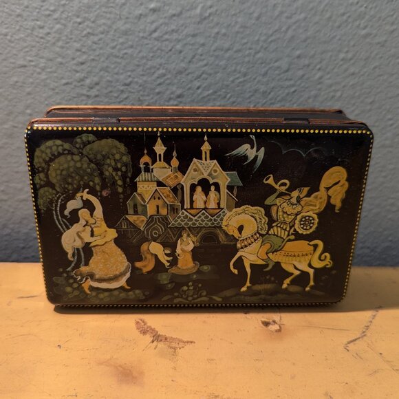 Vintage Fricken & Nacke tin - Picture 1 of 4